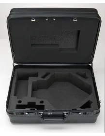 Hartschalenkoffer für kopfgetragene Ophthalmoskope.